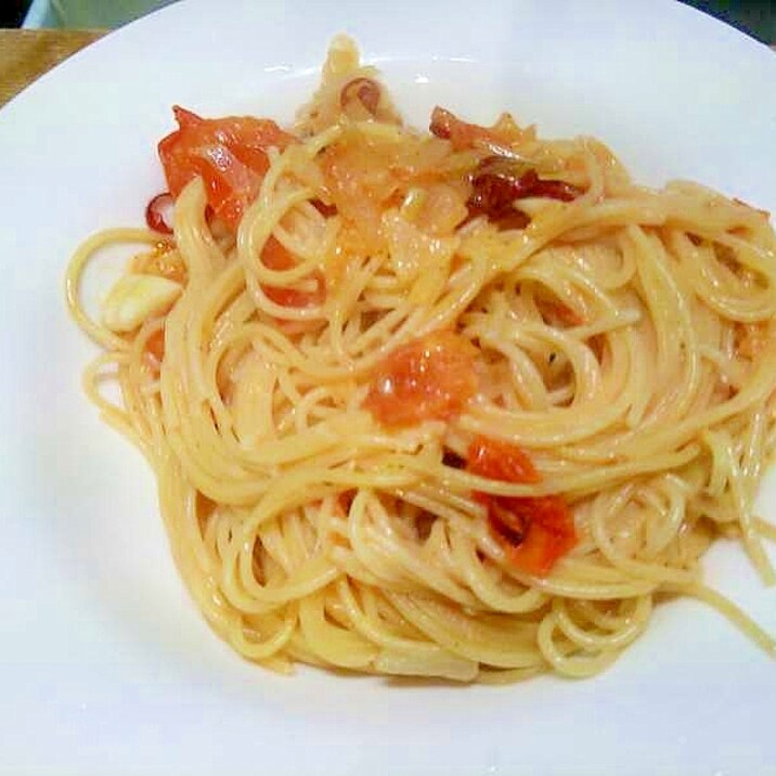 スパゲッティ/トマト大蒜唐辛子マヨ